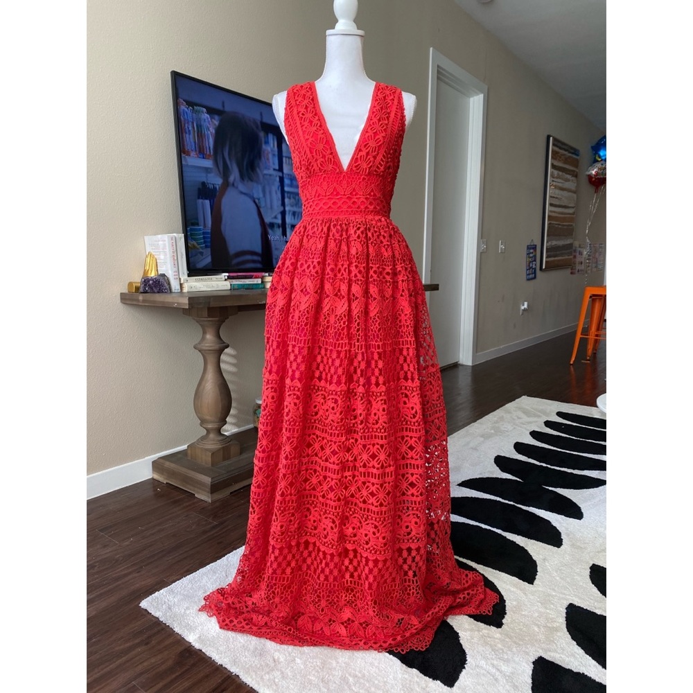 L'Atiste – Crochet V-Neck Maxi Dress in Red